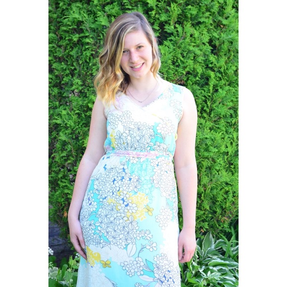 Floral Maxi Dress in Pastel Colors - Picture 2 of 7